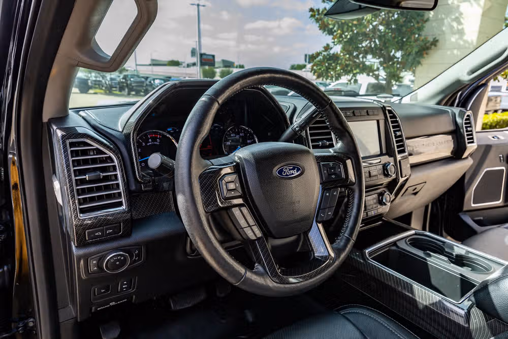 2017 Ford F-250 Super Duty Lariat Crew Cab Image 16