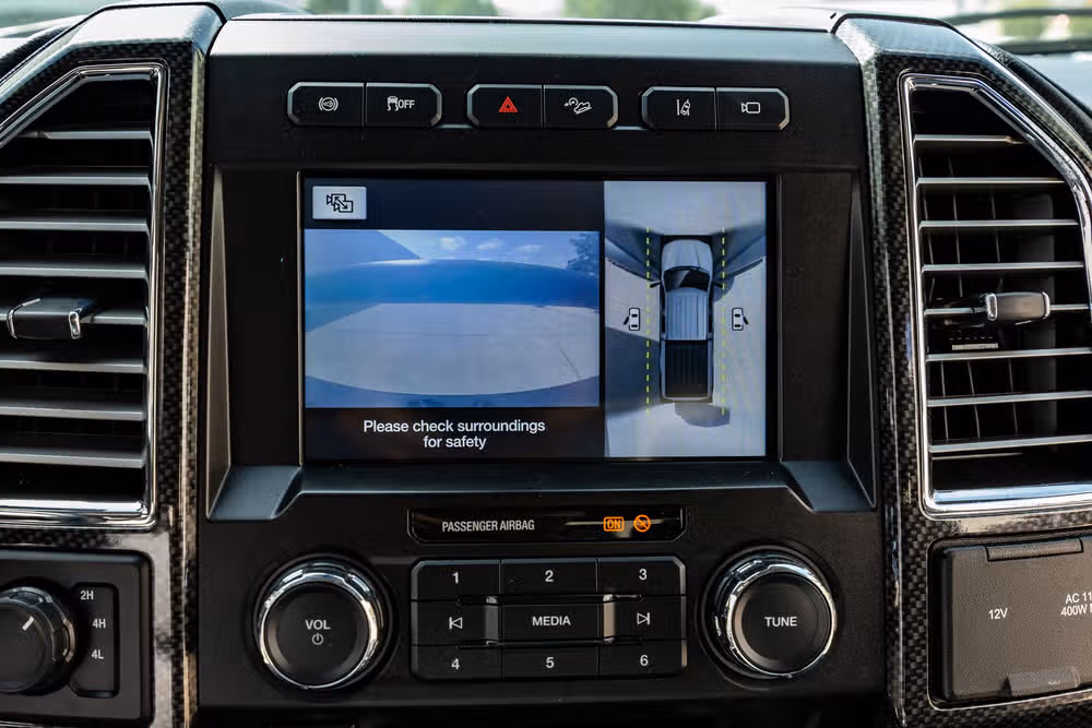 2017 Ford F-250 Super Duty Lariat Crew Cab Image 25