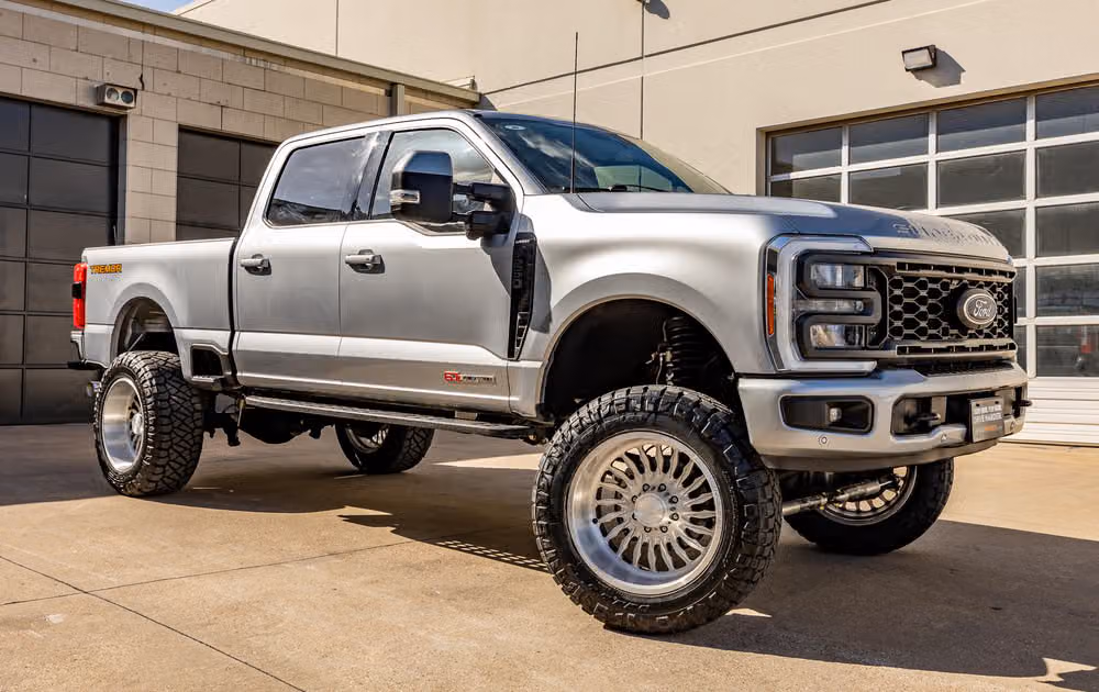 2023 Ford F-250 Super Duty Lariat Crew Cab Image 1