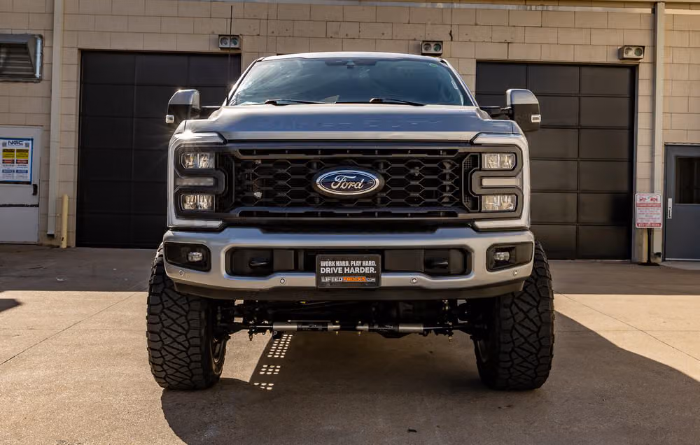 2023 Ford F-250 Super Duty Lariat Crew Cab Image 3