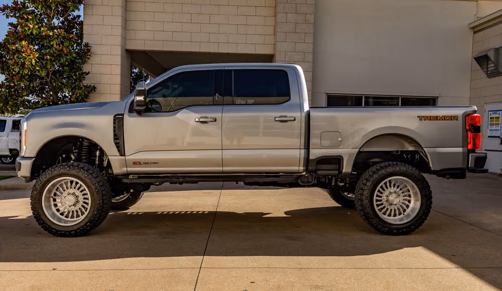 2023 Ford F-250 Super Duty Lariat Crew Cab Image 5