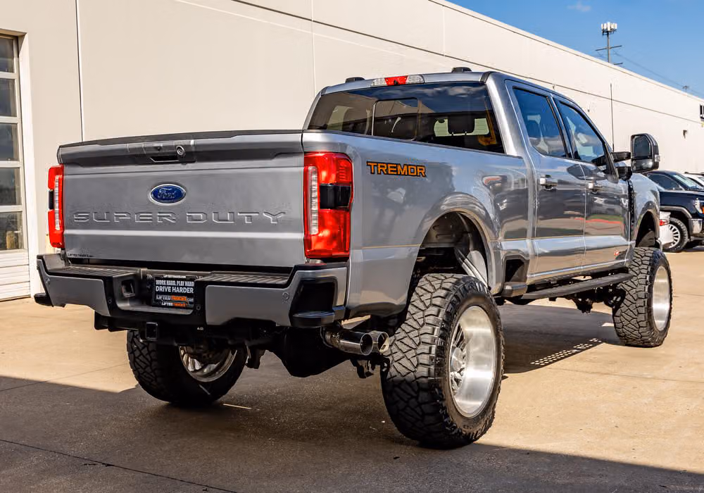2023 Ford F-250 Super Duty Lariat Crew Cab Image 9