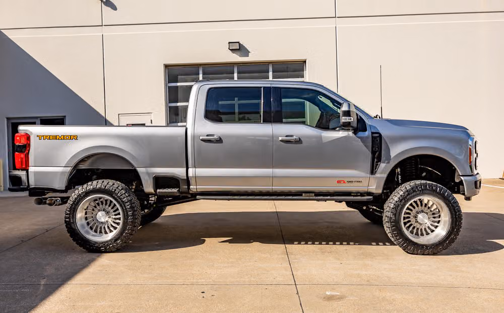 2023 Ford F-250 Super Duty Lariat Crew Cab Image 10