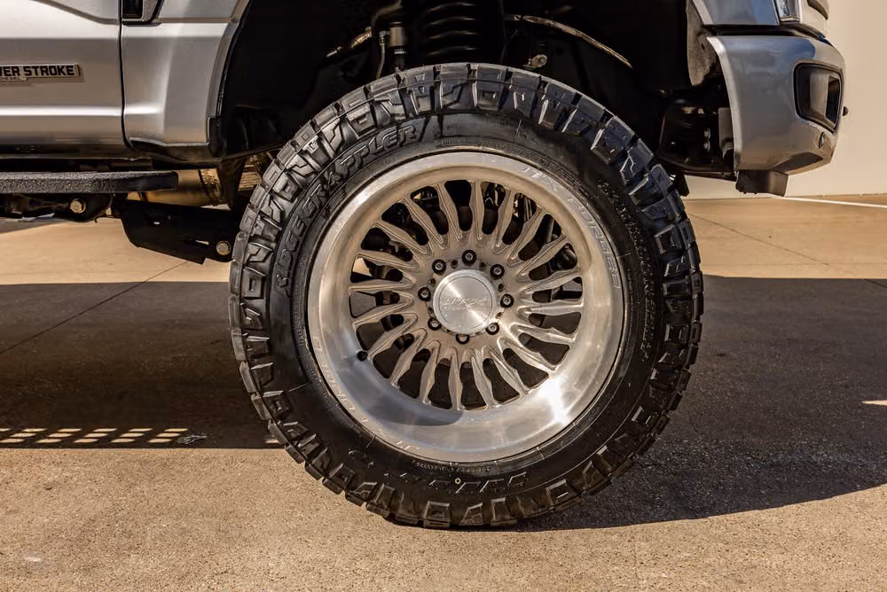 2023 Ford F-250 Super Duty Lariat Crew Cab Image 11