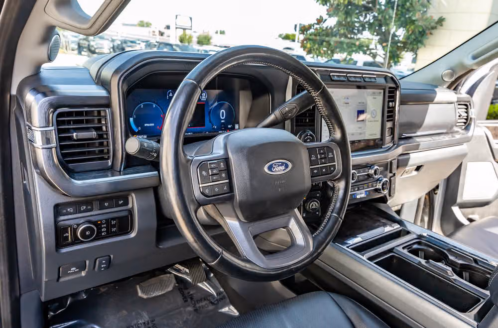 2023 Ford F-250 Super Duty Lariat Crew Cab Image 16