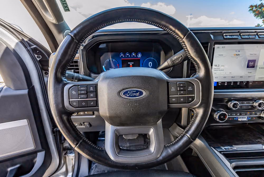 2023 Ford F-250 Super Duty Lariat Crew Cab Image 18