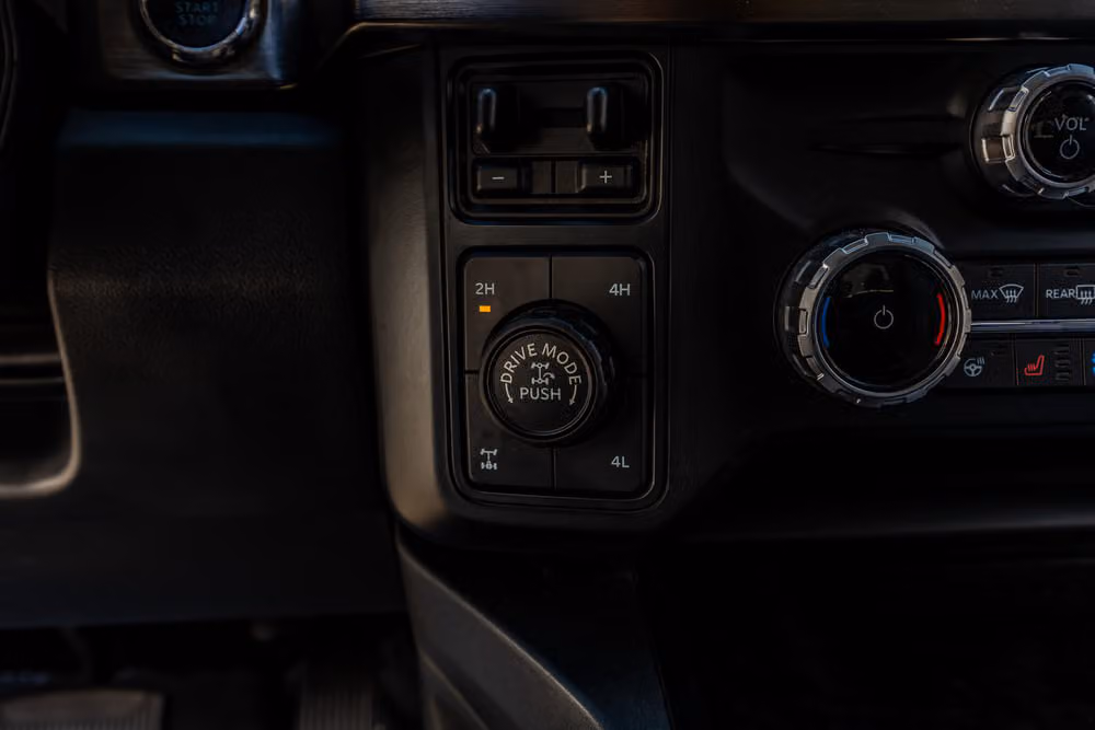 2023 Ford F-250 Super Duty Lariat Crew Cab Image 23