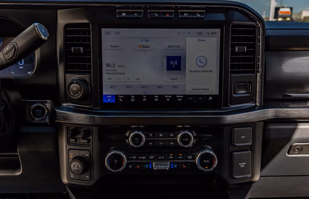 2023 Ford F-250 Super Duty Lariat Crew Cab Image 24