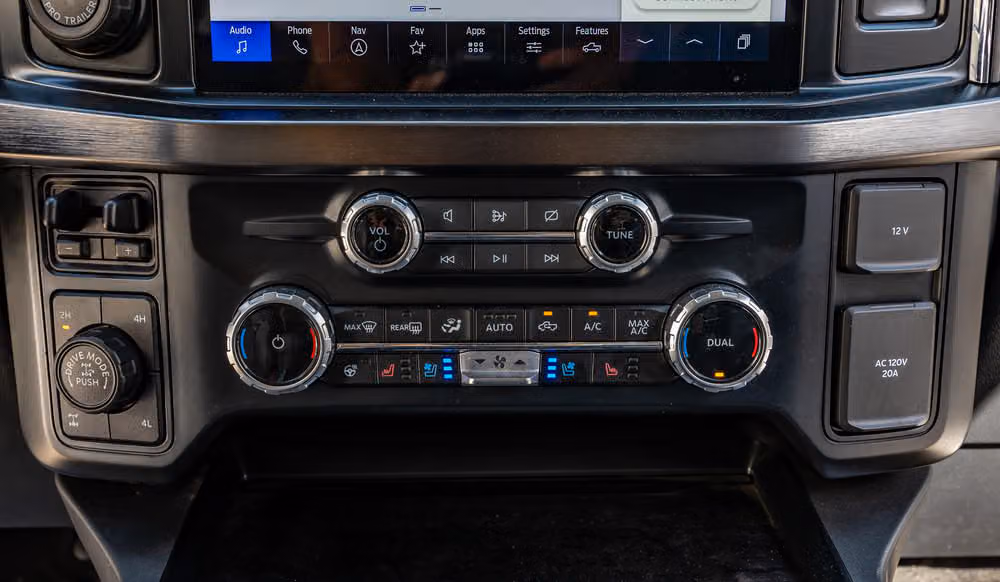 2023 Ford F-250 Super Duty Lariat Crew Cab Image 27