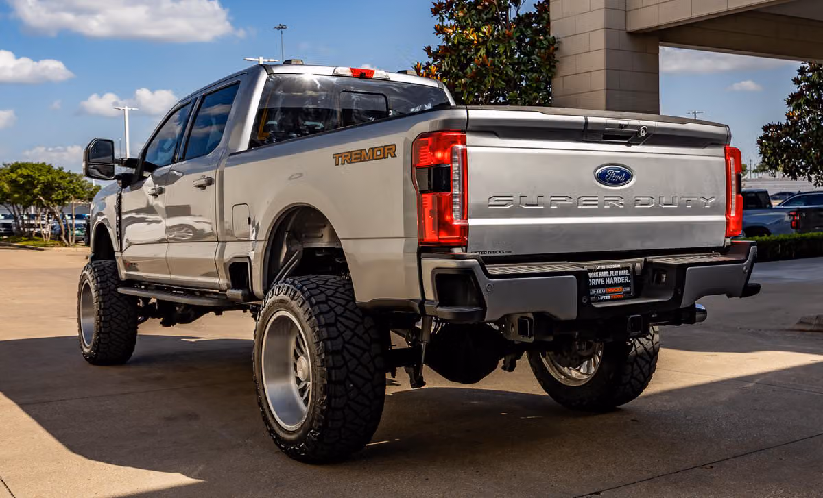 2023 Ford F-250 Super Duty Lariat Crew Cab