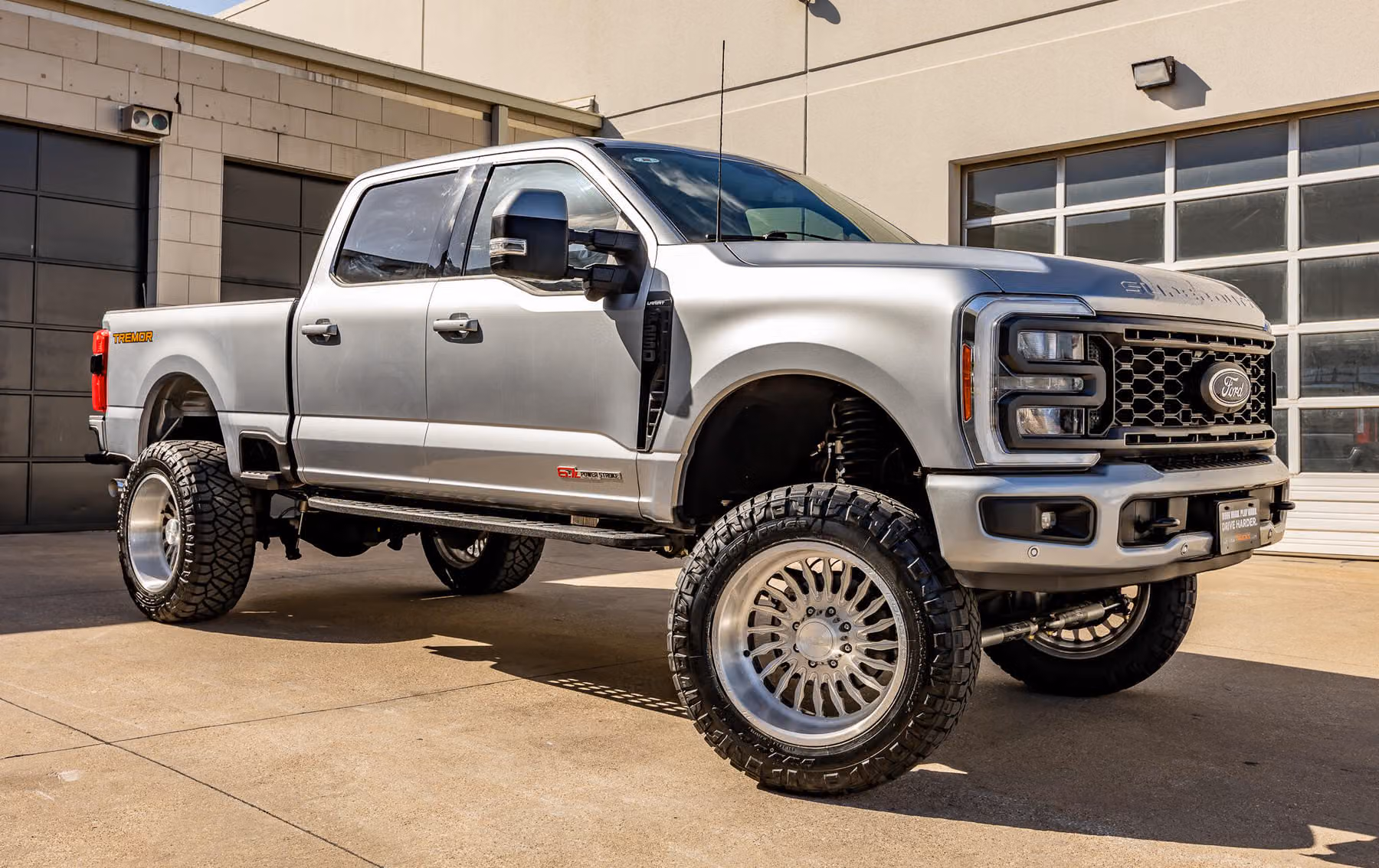 2023 Ford F-250 Super Duty Lariat Crew Cab Image 1