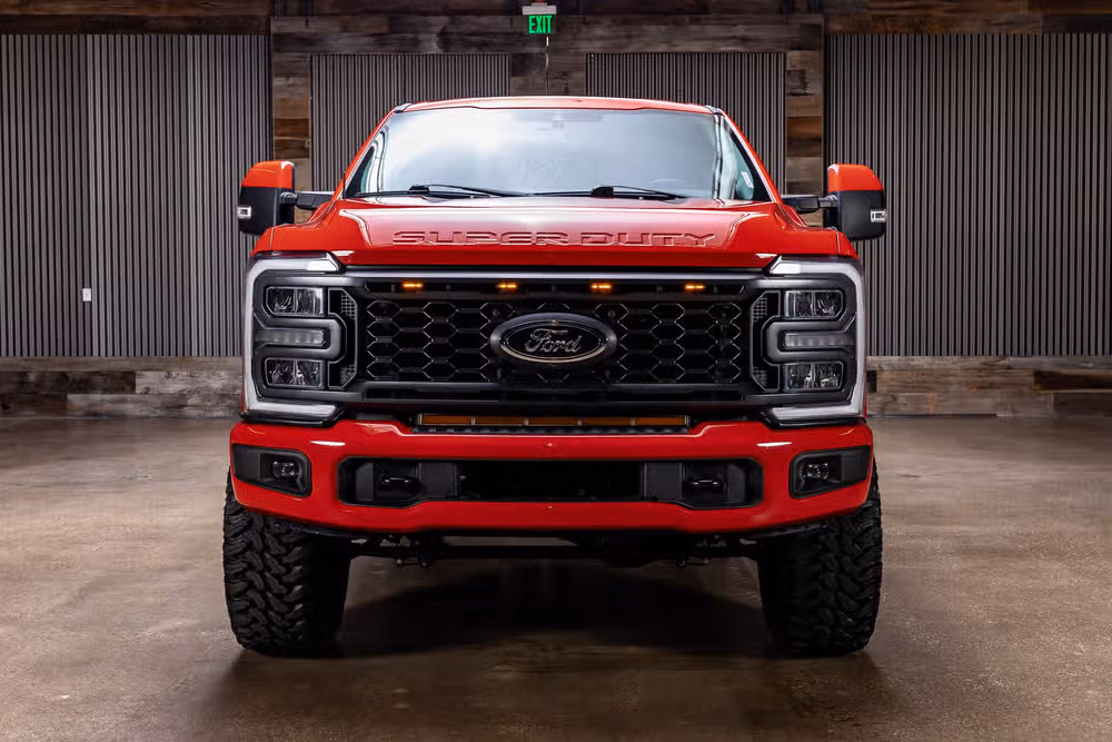 2023 Ford F-250 Super Duty Lariat Crew Cab Image 2