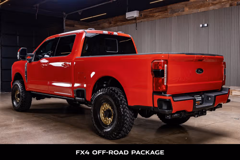 2023 Ford F-250 Super Duty Lariat Crew Cab Image 6