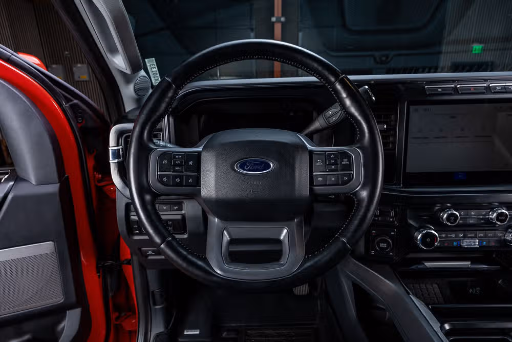 2023 Ford F-250 Super Duty Lariat Crew Cab Image 18