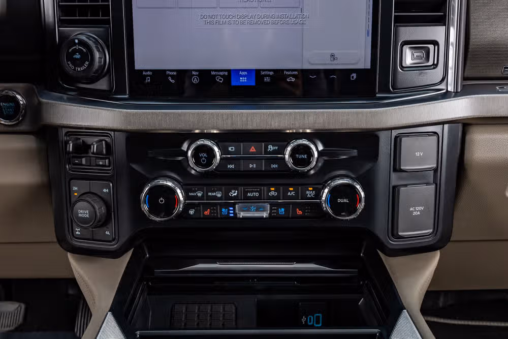 2026 Ford F-250 Super Duty Platinum Plus Crew Cab Image 28