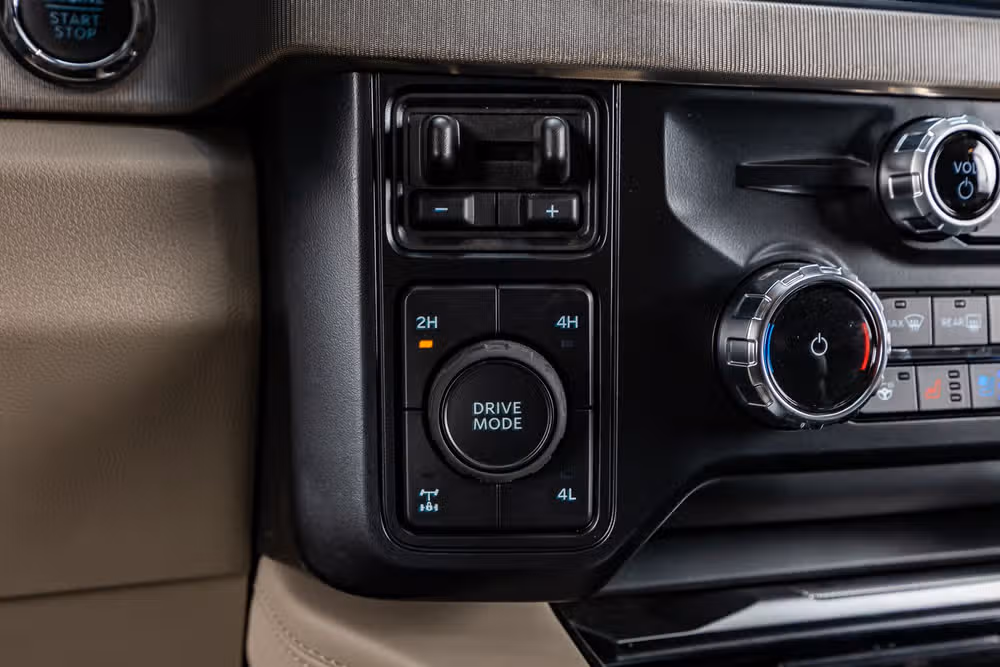 2026 Ford F-250 Super Duty Platinum Plus Crew Cab Image 24
