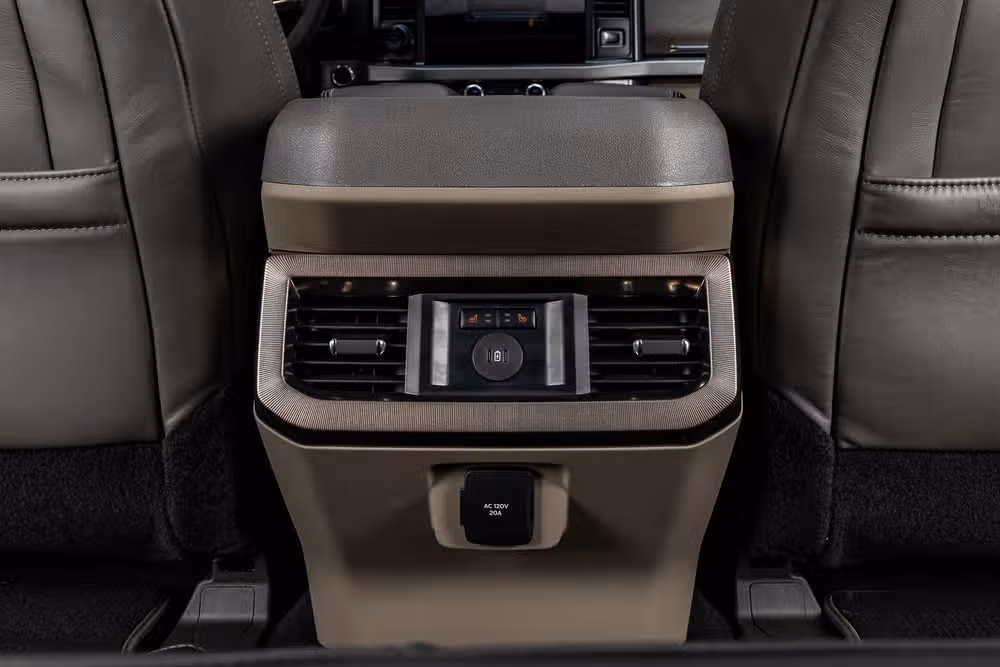 2026 Ford F-250 Super Duty Platinum Plus Crew Cab Image 35
