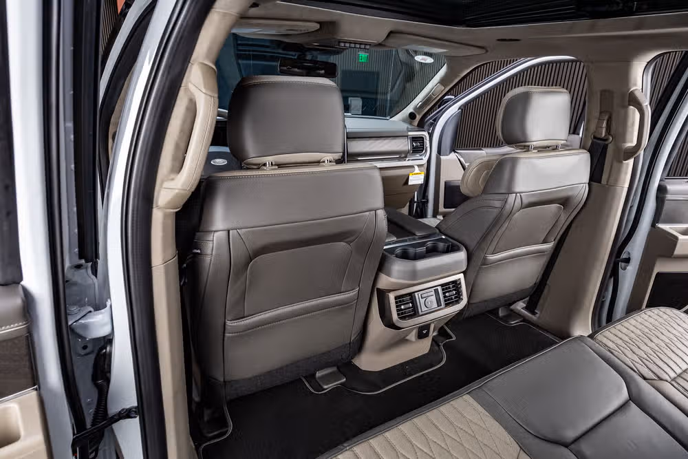 2026 Ford F-250 Super Duty Platinum Plus Crew Cab Image 35