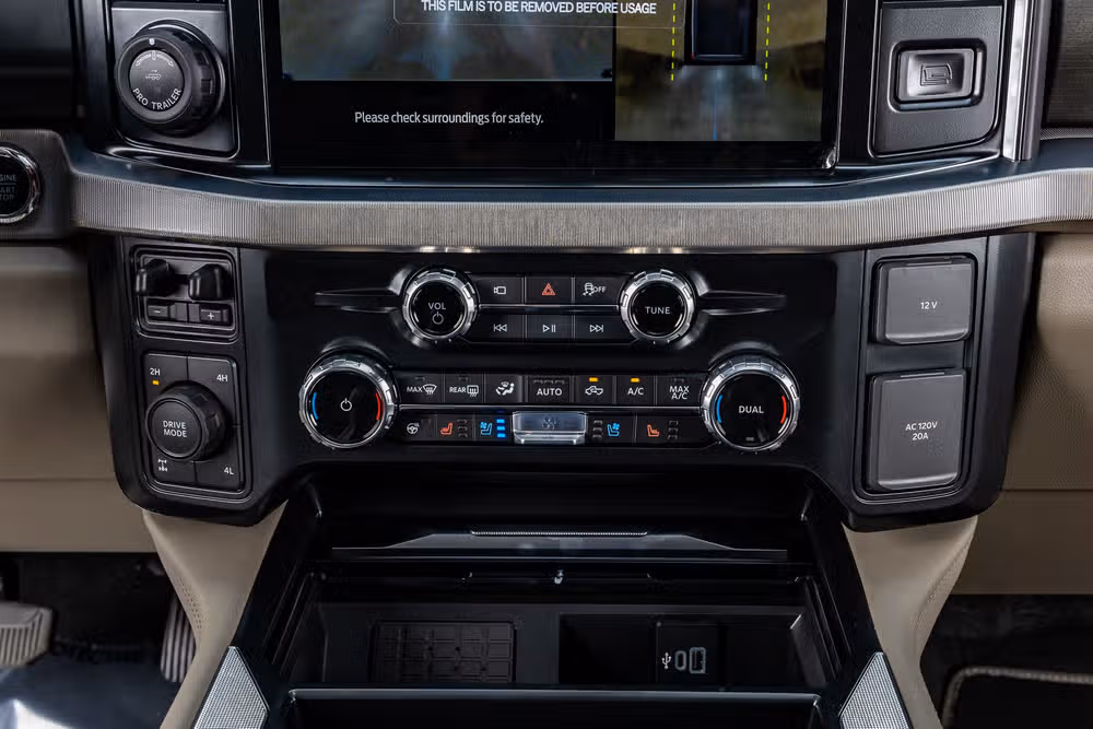 2026 Ford F-250 Super Duty Platinum Plus Crew Cab Image 27