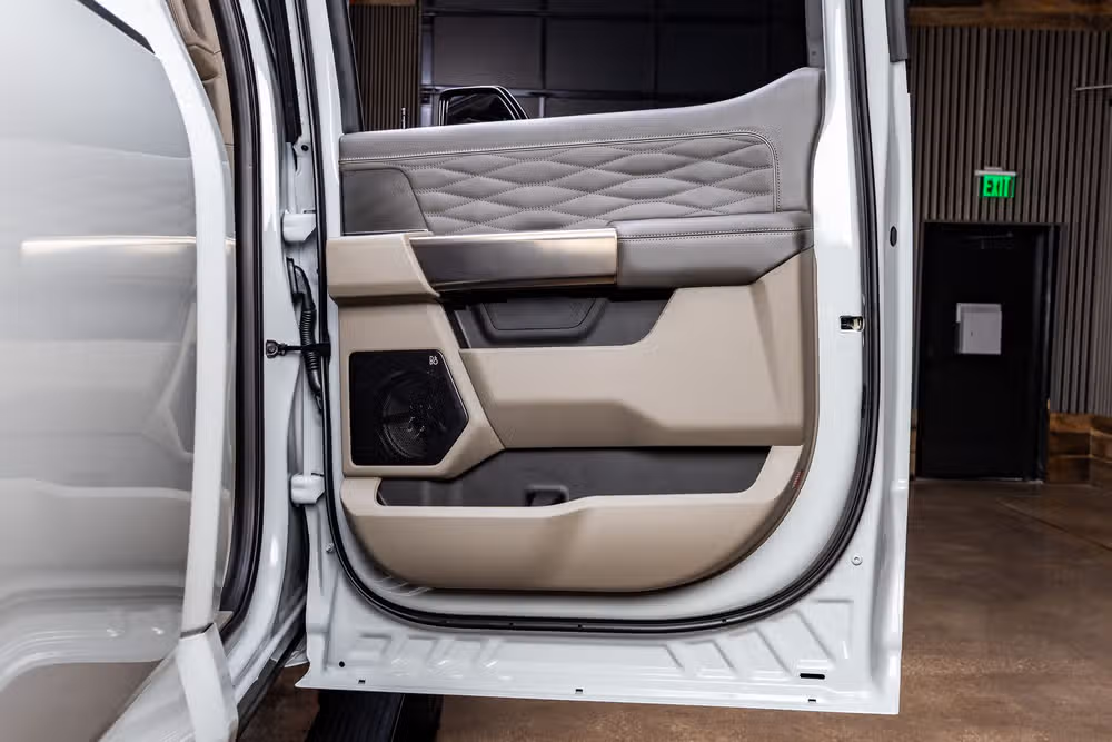 2026 Ford F-250 Super Duty Platinum Plus Crew Cab Image 40