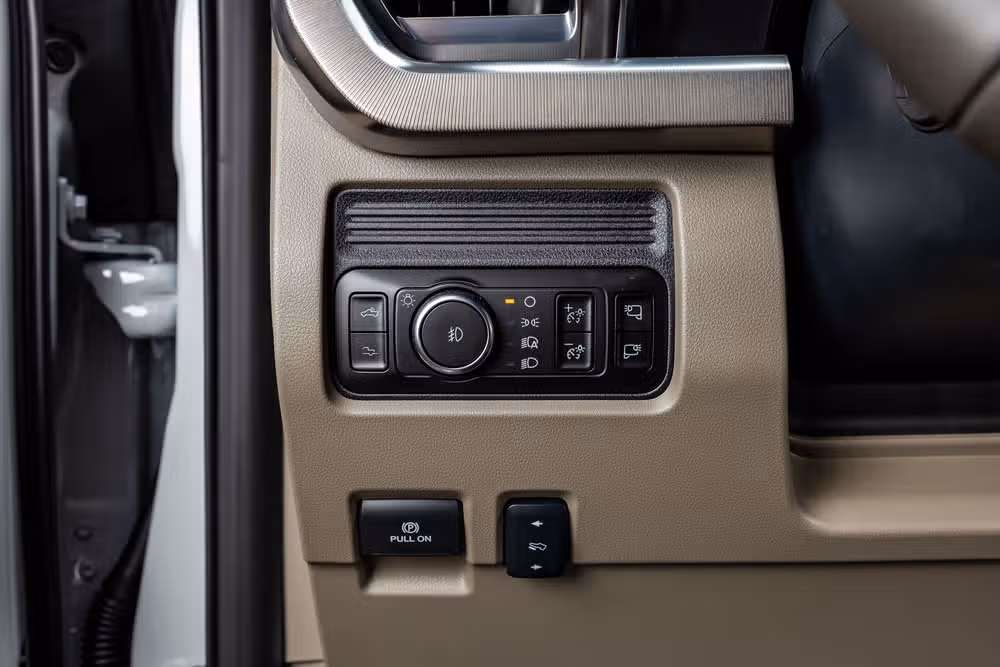 2026 Ford F-250 Super Duty Platinum Plus Crew Cab Image 22