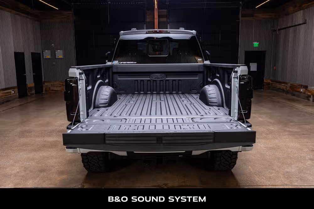2026 Ford F-250 Super Duty Platinum Plus Crew Cab Image 9