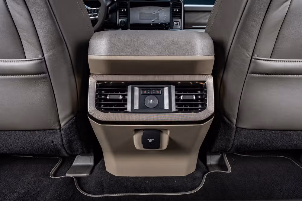 2026 Ford F-250 Super Duty Platinum Plus Crew Cab Image 34