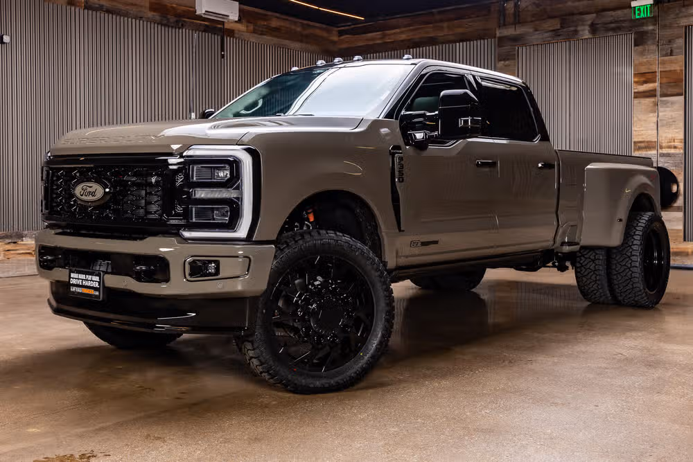 2026 Ford F-350 Super Duty Platinum Plus Crew Cab Image 5