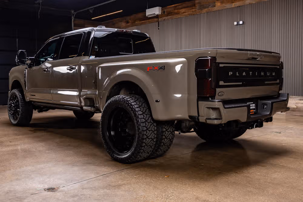 2026 Ford F-350 Super Duty Platinum Plus Crew Cab Image 7