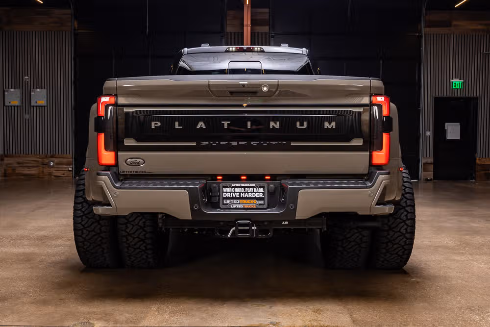 2026 Ford F-350 Super Duty Platinum Plus Crew Cab Image 8