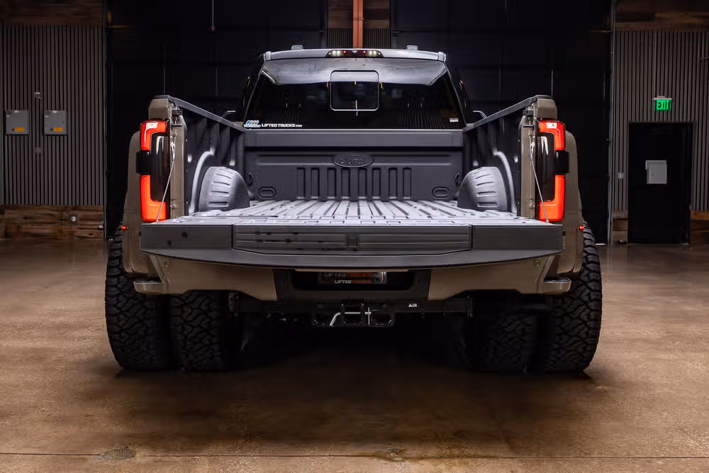 2026 Ford F-350 Super Duty Platinum Plus Crew Cab Image 9