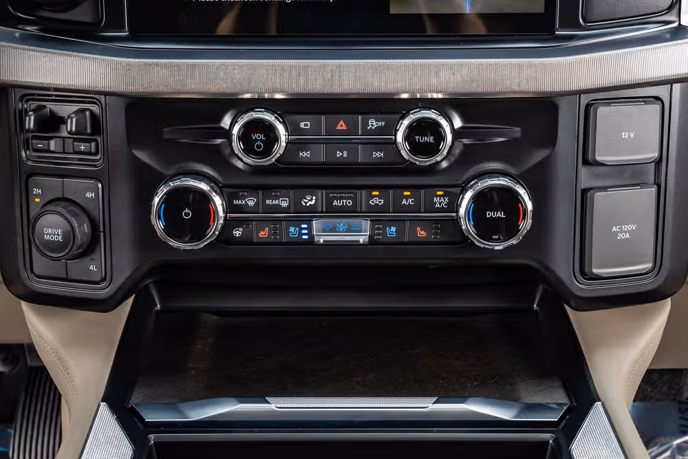 2026 Ford F-350 Super Duty Platinum Plus Crew Cab Image 28