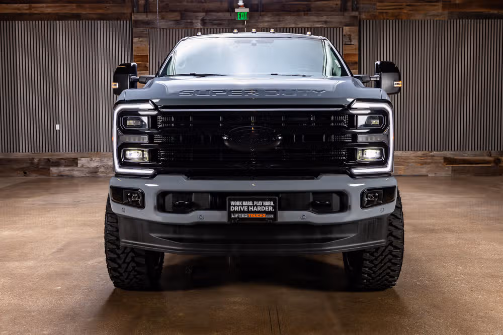 2026 Ford F-350 Super Duty Platinum Plus Crew Cab Image 3