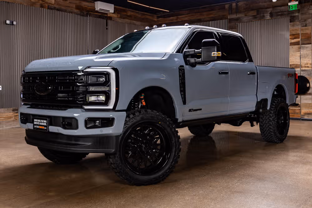 2026 Ford F-350 Super Duty Platinum Plus Crew Cab Image 4