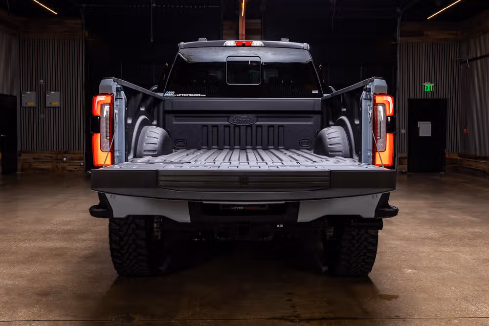 2026 Ford F-350 Super Duty Platinum Plus Crew Cab Image 8