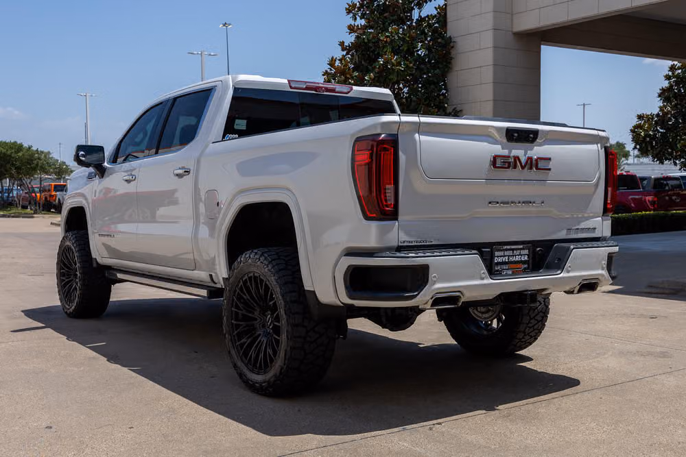 2024 GMC Sierra 1500 Denali Crew Cab Image 8