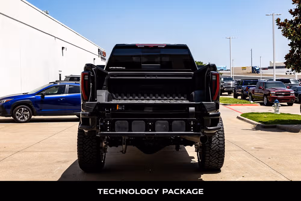 2024 GMC Sierra 2500HD AT4 Crew Cab Image 8