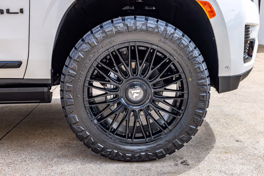2023 GMC Yukon Denali Ultimate Image 13