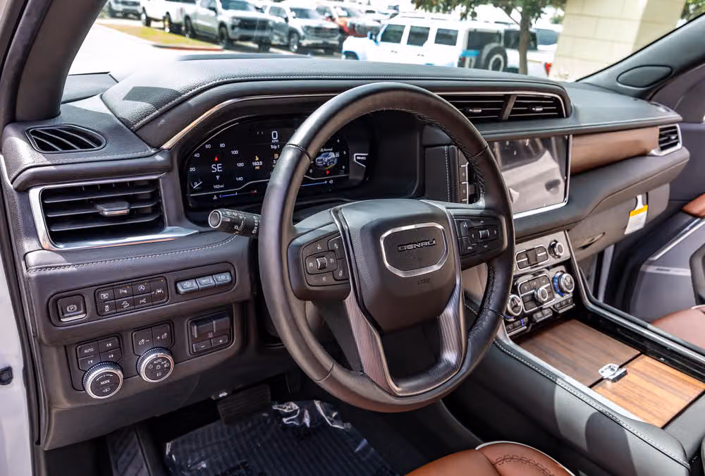 2023 GMC Yukon Denali Ultimate Image 18