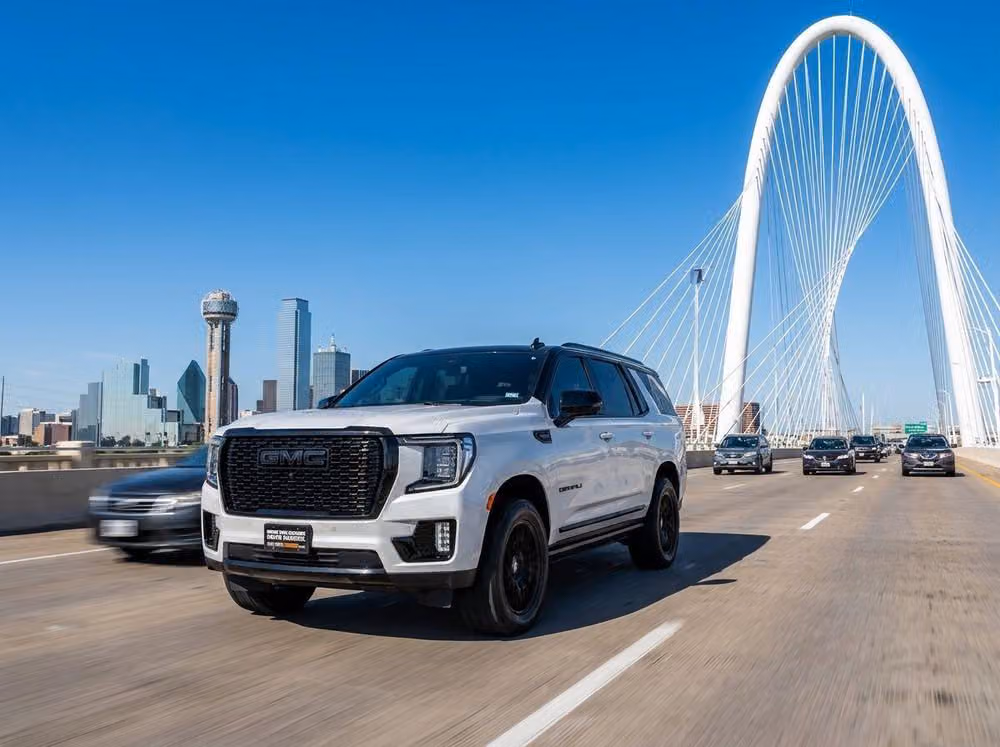 2023 GMC Yukon Denali Ultimate Image 4