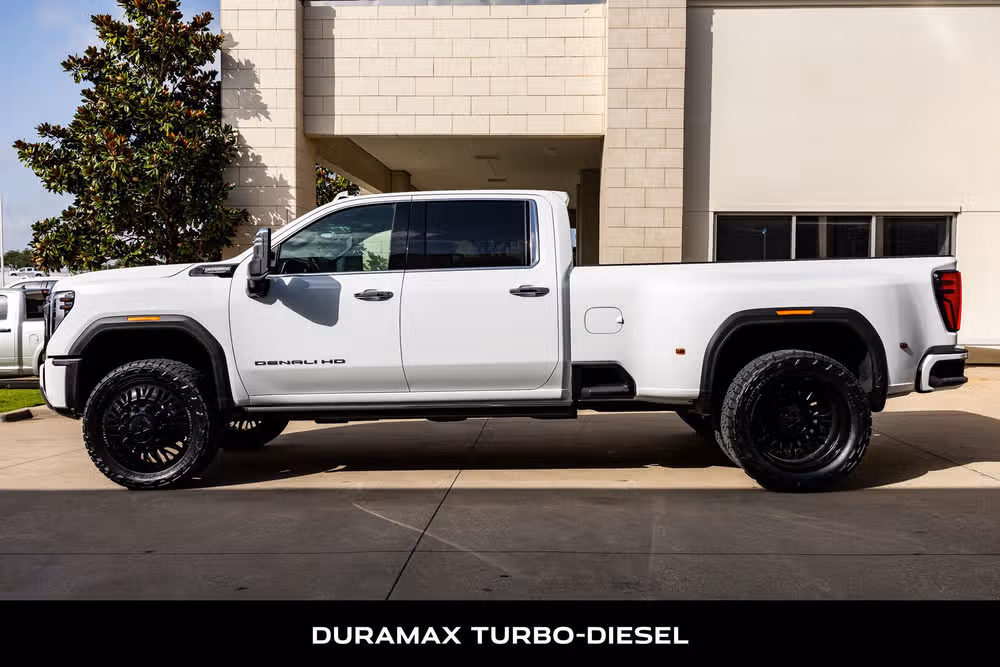 2026 GMC Sierra 3500HD Denali Ultimate Crew Cab Image 6