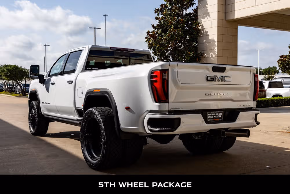 2026 GMC Sierra 3500HD Denali Ultimate Crew Cab Image 7