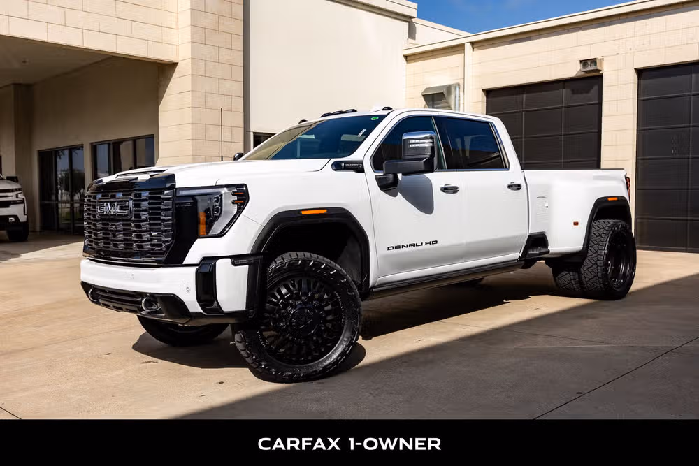 2026 GMC Sierra 3500HD Denali Ultimate Crew Cab Image 5