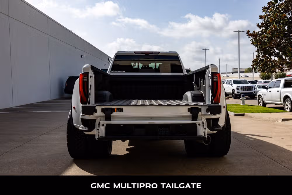 2026 GMC Sierra 3500HD Denali Ultimate Crew Cab Image 9