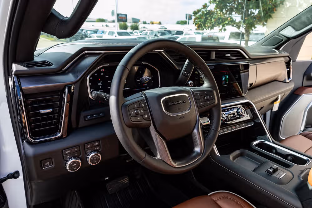 2026 GMC Sierra 3500HD Denali Ultimate Crew Cab Image 17