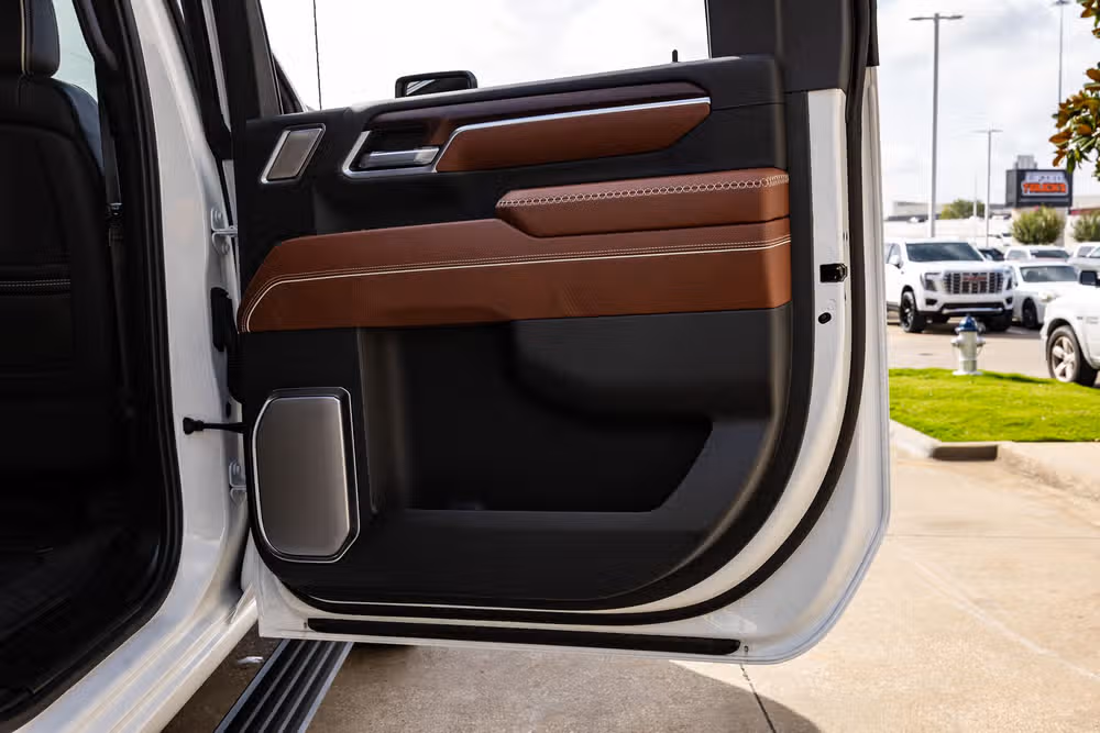 2026 GMC Sierra 3500HD Denali Ultimate Crew Cab Image 40