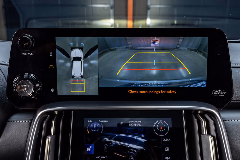 2025 Lexus LX 700h Overtrail Image 26