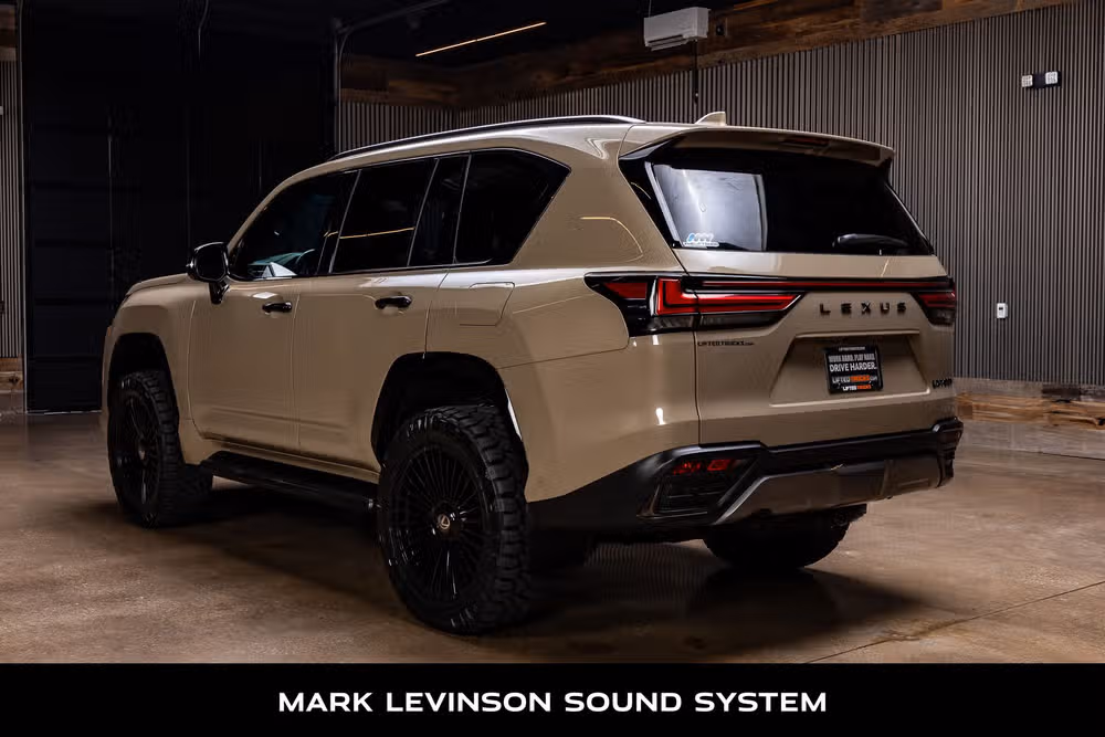 2025 Lexus LX 700h Overtrail Image 7