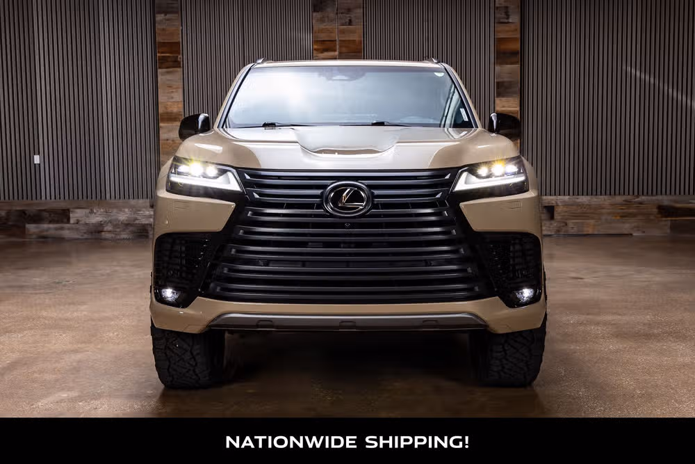 2025 Lexus LX 700h Overtrail Image 4
