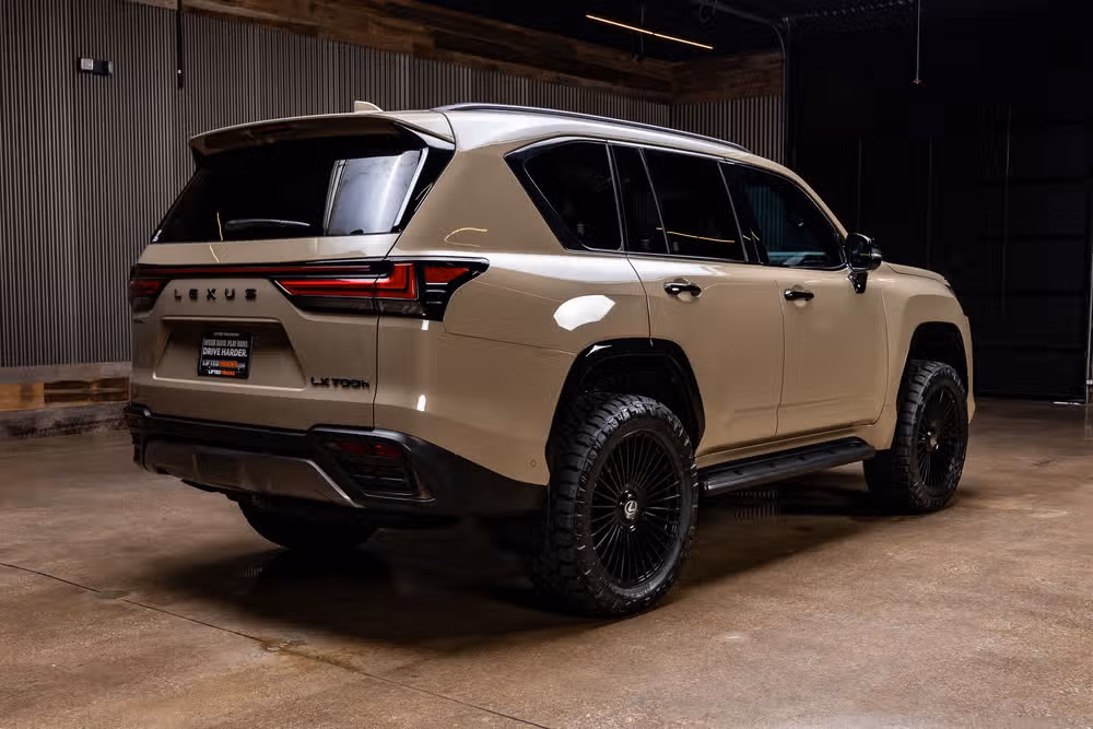 2025 Lexus LX 700h Overtrail Image 10
